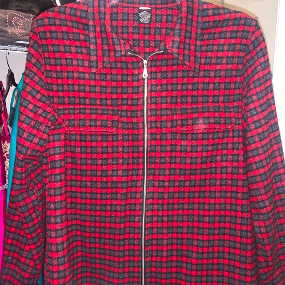 Old Navy Jacket in Red/Black/Gray plaid with silver zipper in size XL. - Picture 1 of 2